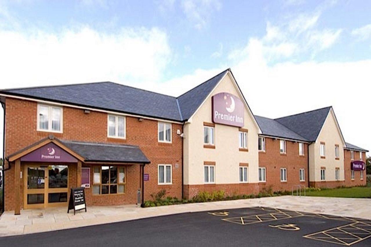 Premier Inn Premier Inn Rhuddlan Bagian luar foto